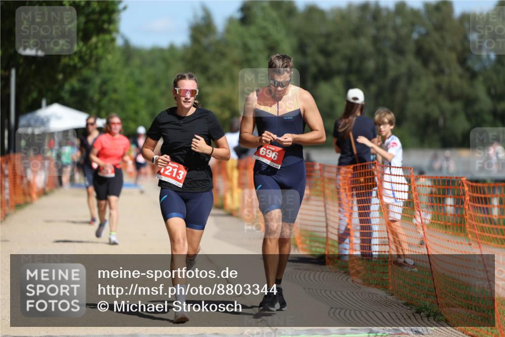 07.09.2025 - 19. Norderstedt Triathlon Michael Strokosch http://msf.ph/oto/8803344 07.09.2025 12:34:28 Laufen 696, 803, 1213, 1233 meine-sportfotos.de