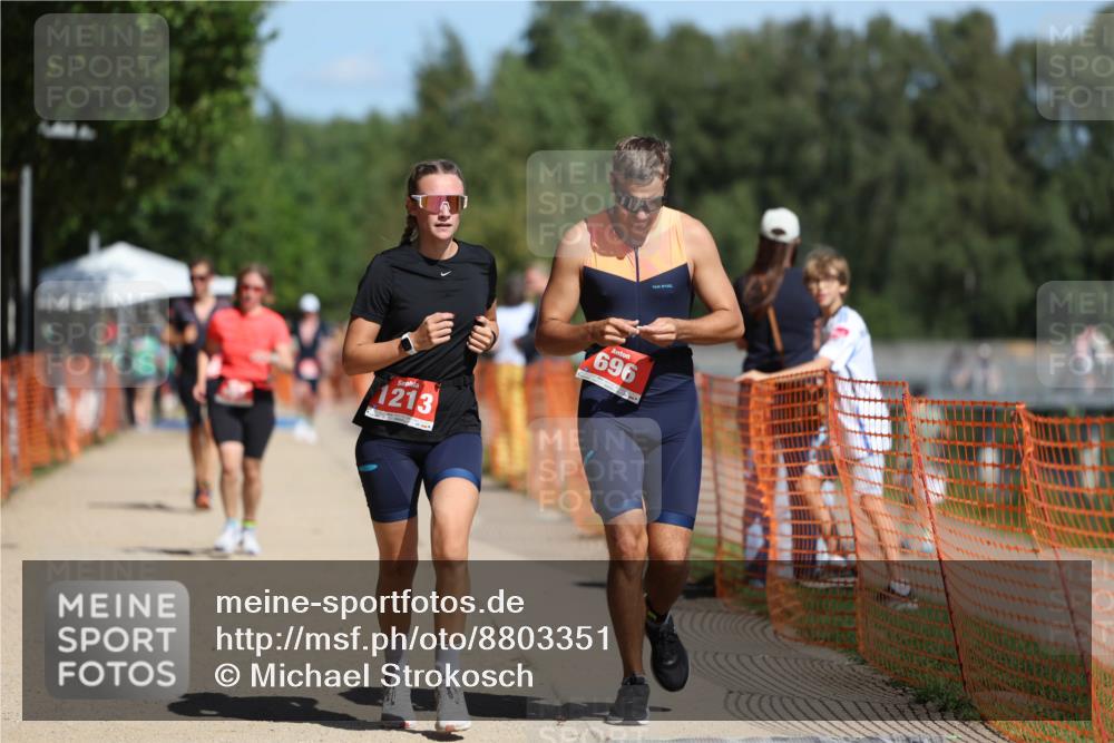 07.09.2025 - 19. Norderstedt Triathlon Michael Strokosch http://msf.ph/oto/8803351 07.09.2025 12:34:28 Laufen 696, 803, 1213, 1233 meine-sportfotos.de