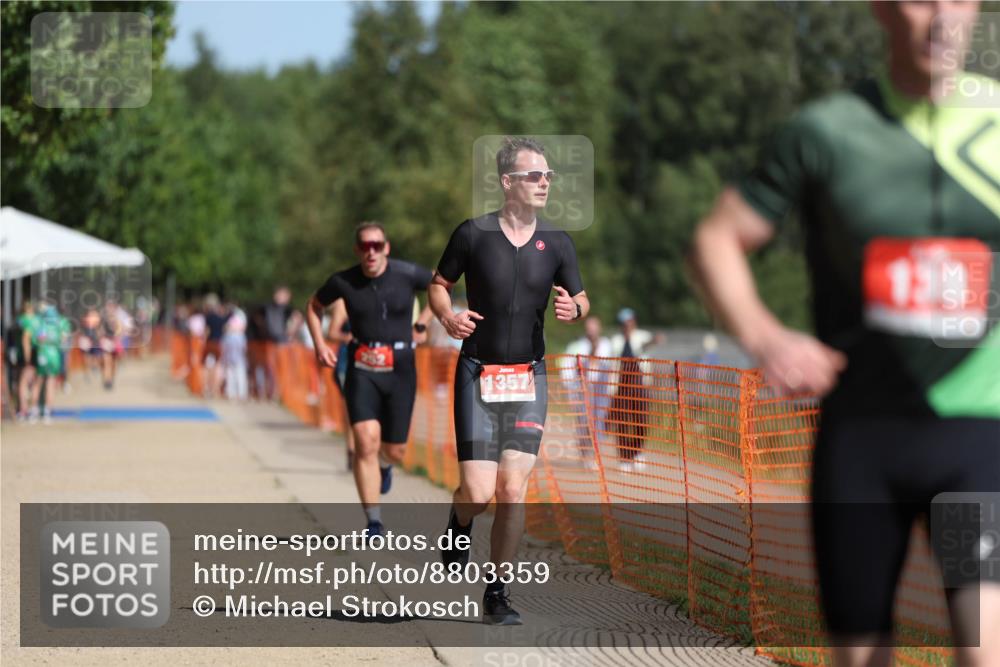 07.09.2025 - 19. Norderstedt Triathlon Michael Strokosch http://msf.ph/oto/8803359 07.09.2025 12:04:40 Laufen 138, 252, 1357 meine-sportfotos.de