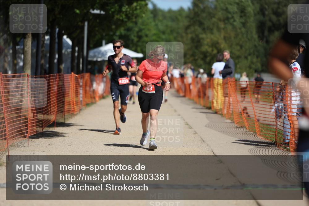 07.09.2025 - 19. Norderstedt Triathlon Michael Strokosch http://msf.ph/oto/8803381 07.09.2025 12:34:31 Laufen 696, 803, 1213, 1233 meine-sportfotos.de