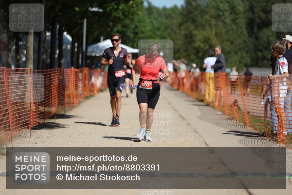 07.09.2025 - 19. Norderstedt Triathlon Michael Strokosch http://msf.ph/oto/8803391 07.09.2025 12:34:31 Laufen 696, 803, 1213, 1233 meine-sportfotos.de