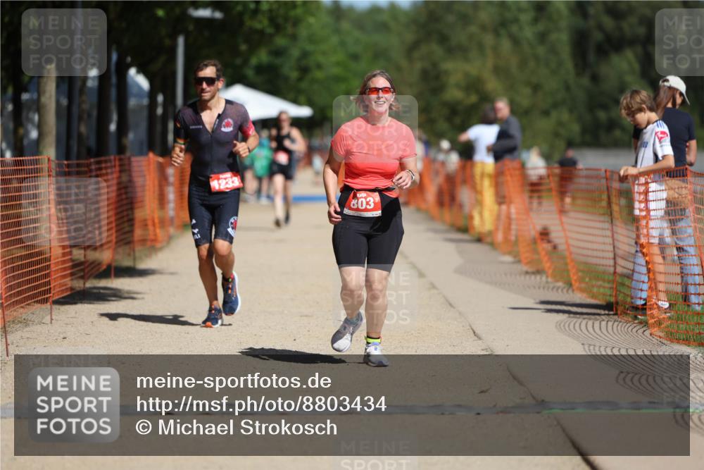 07.09.2025 - 19. Norderstedt Triathlon Michael Strokosch http://msf.ph/oto/8803434 07.09.2025 12:34:33 Laufen 696, 803, 1213, 1233 meine-sportfotos.de