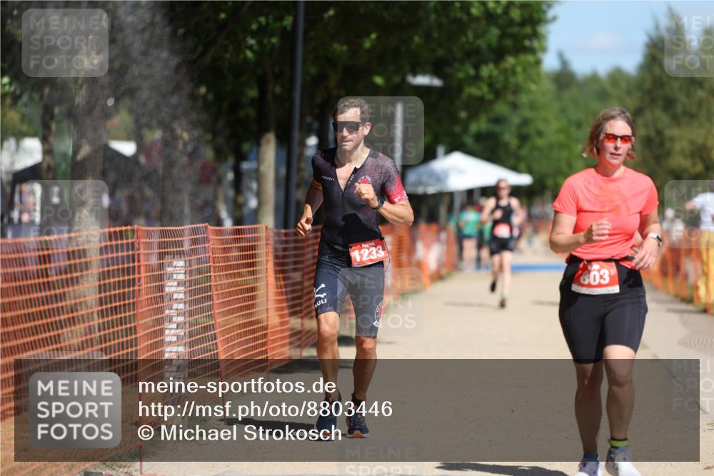 07.09.2025 - 19. Norderstedt Triathlon Michael Strokosch http://msf.ph/oto/8803446 07.09.2025 12:34:34 Laufen 226, 696, 803, 1213, 1233 meine-sportfotos.de