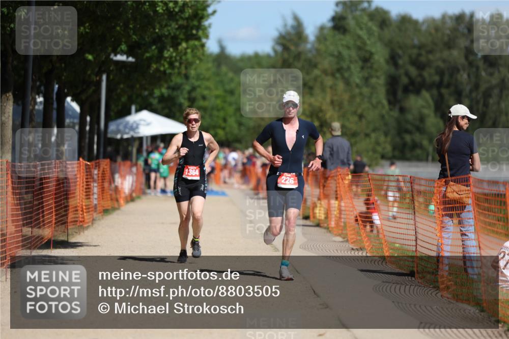 07.09.2025 - 19. Norderstedt Triathlon Michael Strokosch http://msf.ph/oto/8803505 07.09.2025 12:34:39 Laufen 226, 803, 1233, 1364 meine-sportfotos.de