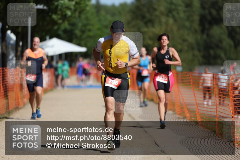 07.09.2025 - 19. Norderstedt Triathlon Michael Strokosch http://msf.ph/oto/8803540 07.09.2025 12:05:10 Laufen 795, 833, 834, 1333 meine-sportfotos.de
