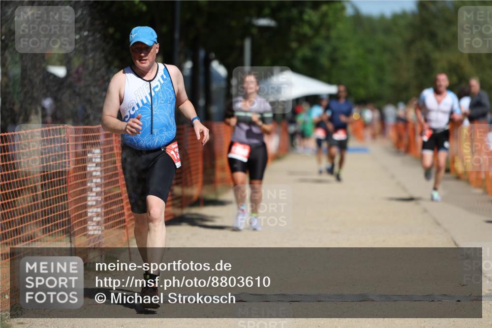 07.09.2025 - 19. Norderstedt Triathlon Michael Strokosch http://msf.ph/oto/8803610 07.09.2025 12:35:04 Laufen 251, 838, 1286, 1371 meine-sportfotos.de