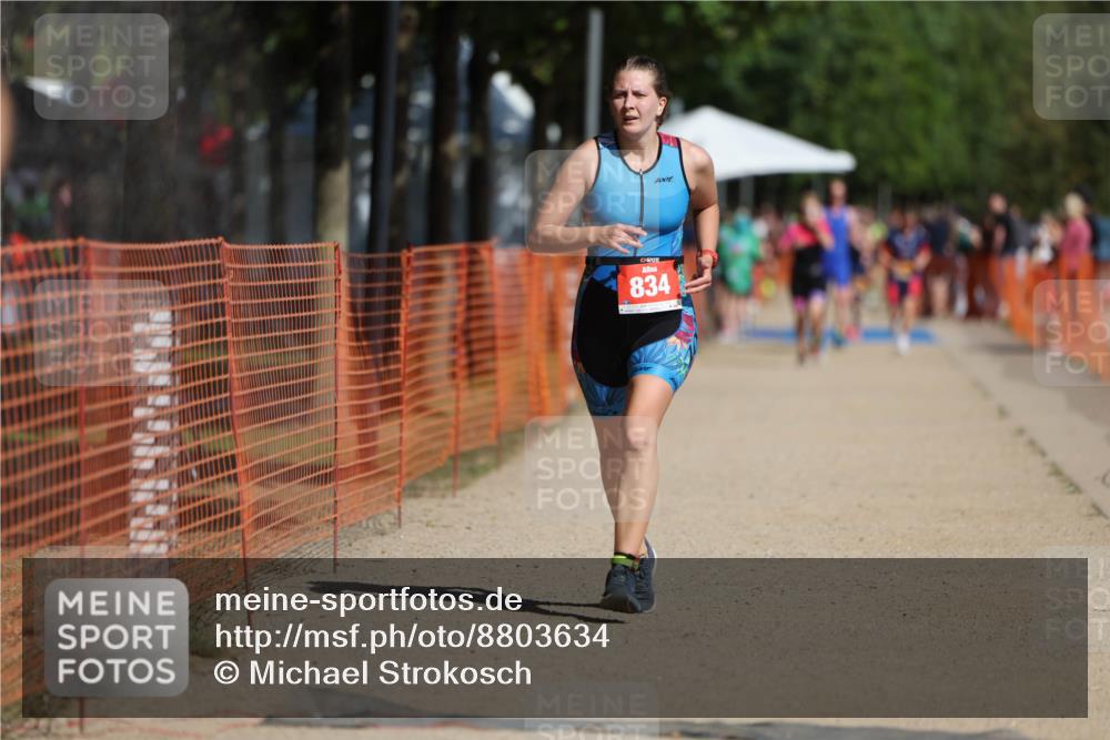 07.09.2025 - 19. Norderstedt Triathlon Michael Strokosch http://msf.ph/oto/8803634 07.09.2025 12:05:16 Laufen 795, 833, 834, 1333 meine-sportfotos.de
