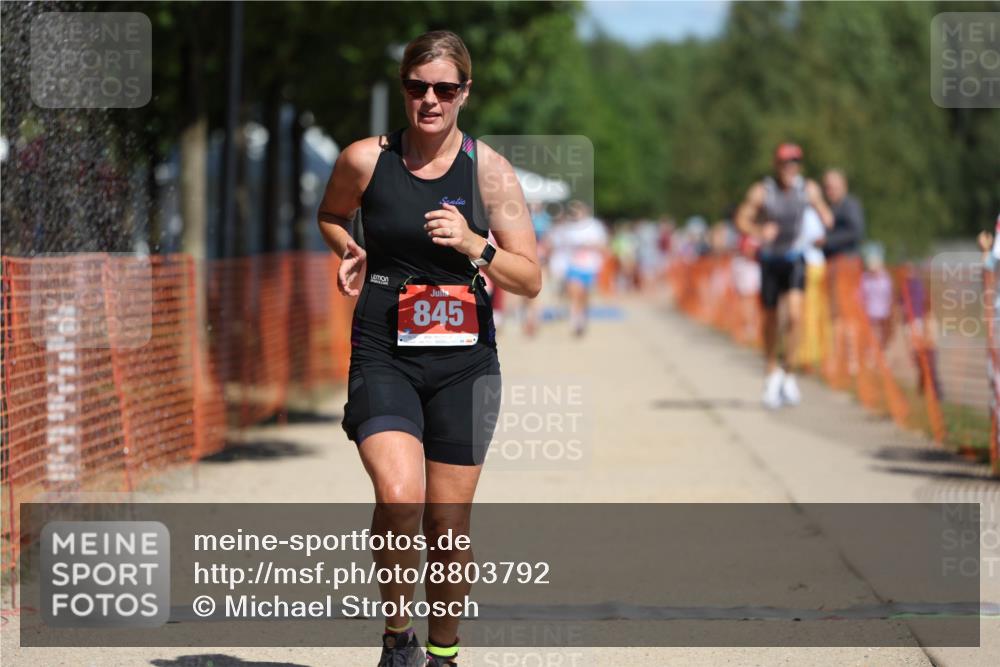 07.09.2025 - 19. Norderstedt Triathlon Michael Strokosch http://msf.ph/oto/8803792 07.09.2025 12:35:27 Laufen 151, 845, 851 meine-sportfotos.de