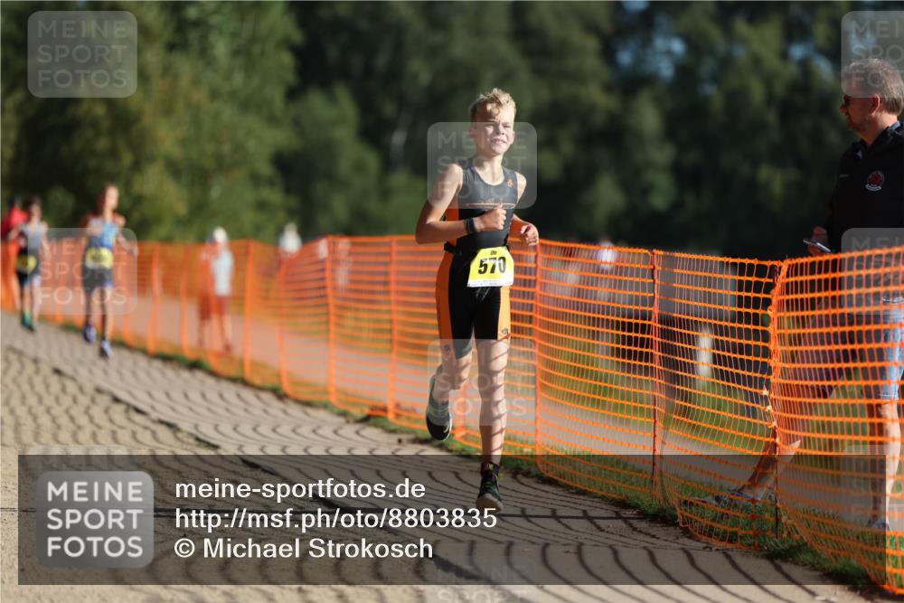 07.09.2025 - 19. Norderstedt Triathlon Michael Strokosch http://msf.ph/oto/8803835 07.09.2025 09:43:21 Laufen 556, 570 meine-sportfotos.de