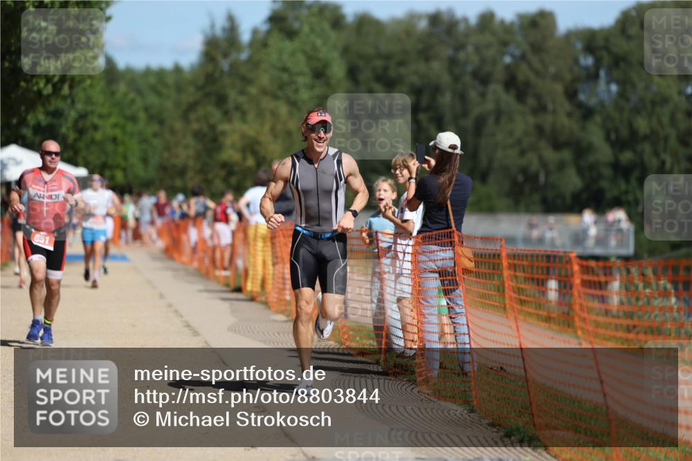 07.09.2025 - 19. Norderstedt Triathlon Michael Strokosch http://msf.ph/oto/8803844 07.09.2025 12:35:30 Laufen 151, 845, 851 meine-sportfotos.de