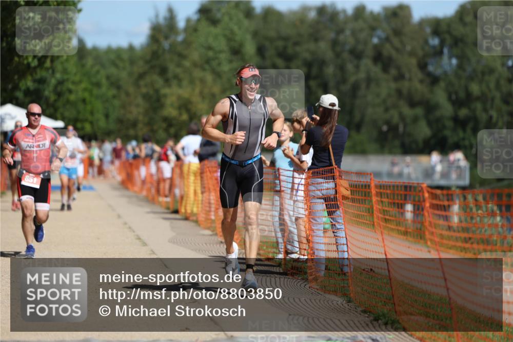 07.09.2025 - 19. Norderstedt Triathlon Michael Strokosch http://msf.ph/oto/8803850 07.09.2025 12:35:30 Laufen 151, 845, 851 meine-sportfotos.de