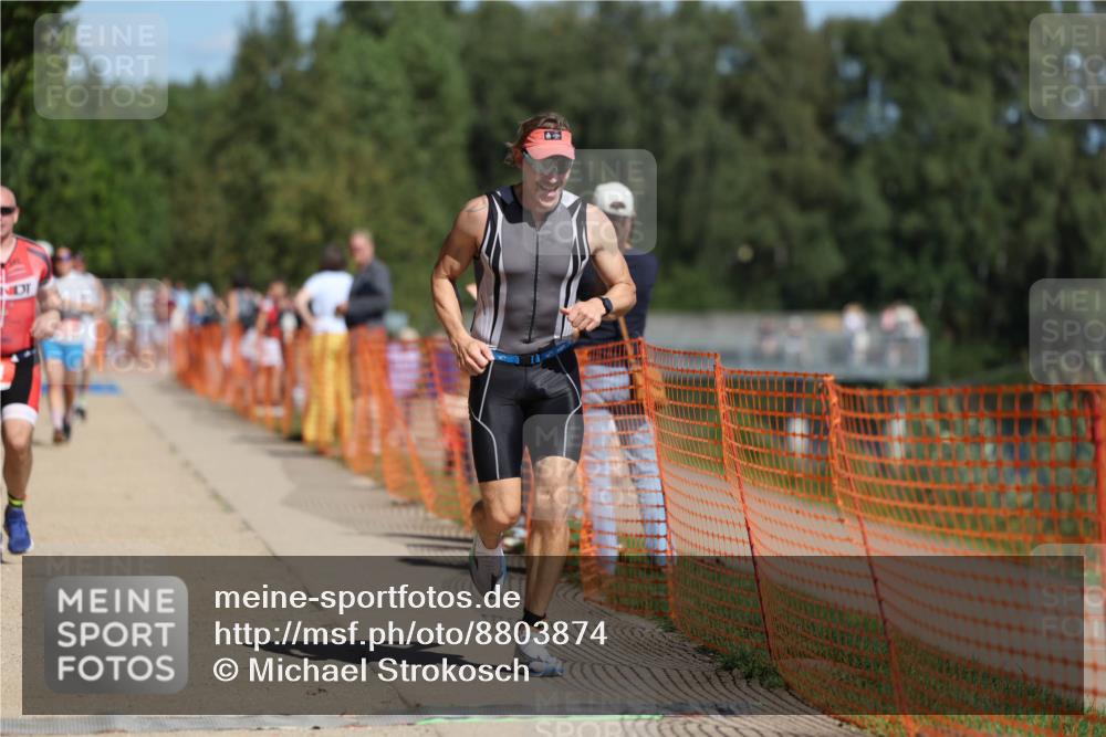 07.09.2025 - 19. Norderstedt Triathlon Michael Strokosch http://msf.ph/oto/8803874 07.09.2025 12:35:31 Laufen 151, 845, 851 meine-sportfotos.de