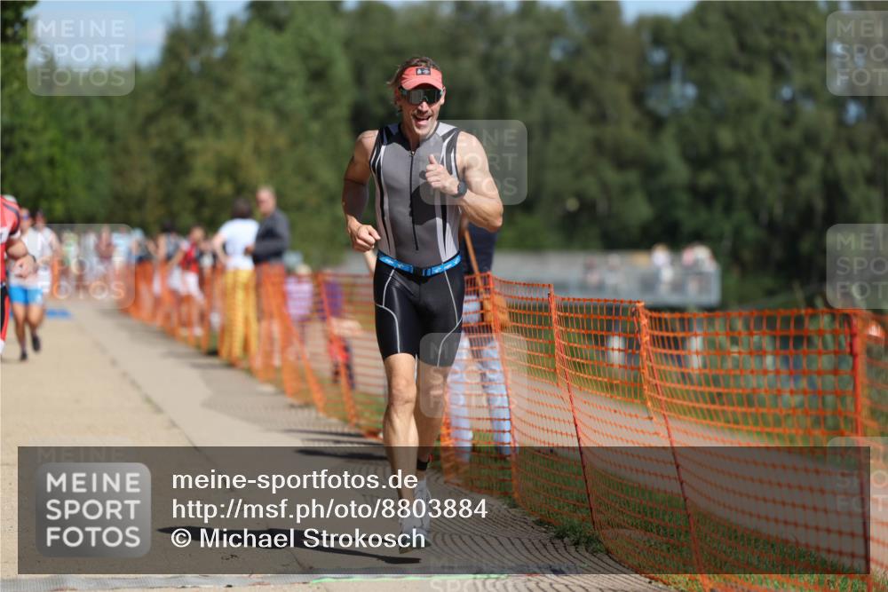 07.09.2025 - 19. Norderstedt Triathlon Michael Strokosch http://msf.ph/oto/8803884 07.09.2025 12:35:31 Laufen 151, 845, 851 meine-sportfotos.de