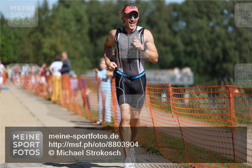07.09.2025 - 19. Norderstedt Triathlon Michael Strokosch http://msf.ph/oto/8803904 07.09.2025 12:35:32 Laufen 151, 851 meine-sportfotos.de