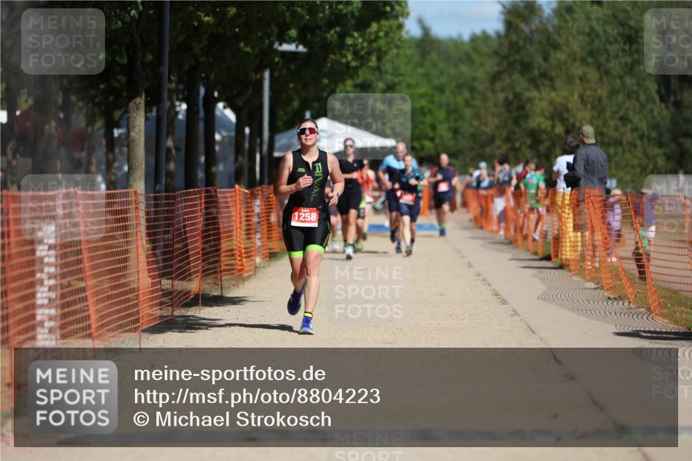 07.09.2025 - 19. Norderstedt Triathlon Michael Strokosch http://msf.ph/oto/8804223 07.09.2025 12:36:01 Laufen 1242, 1258 meine-sportfotos.de
