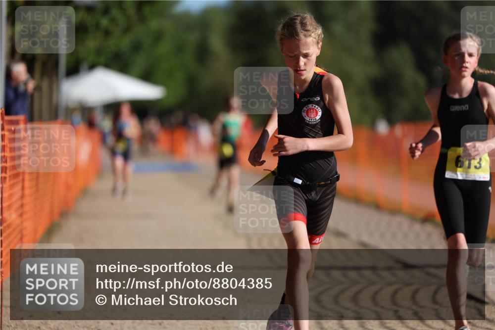07.09.2025 - 19. Norderstedt Triathlon Michael Strokosch http://msf.ph/oto/8804385 07.09.2025 09:44:02 Laufen 563, 586, 587, 613 meine-sportfotos.de