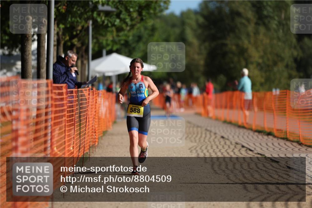 07.09.2025 - 19. Norderstedt Triathlon Michael Strokosch http://msf.ph/oto/8804509 07.09.2025 09:44:09 Laufen 587, 588 meine-sportfotos.de