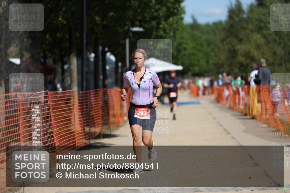 07.09.2025 - 19. Norderstedt Triathlon Michael Strokosch http://msf.ph/oto/8804541 07.09.2025 12:36:23 Laufen 227, 293, 1161 meine-sportfotos.de