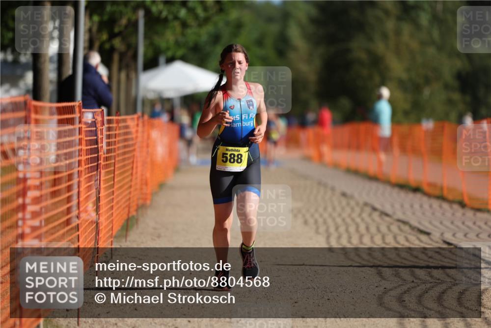 07.09.2025 - 19. Norderstedt Triathlon Michael Strokosch http://msf.ph/oto/8804568 07.09.2025 09:44:11 Laufen 587, 588 meine-sportfotos.de