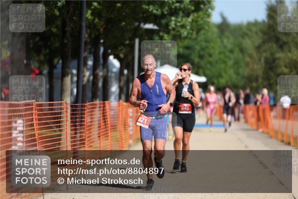 07.09.2025 - 19. Norderstedt Triathlon Michael Strokosch http://msf.ph/oto/8804897 07.09.2025 12:07:11 Laufen 821, 845 meine-sportfotos.de
