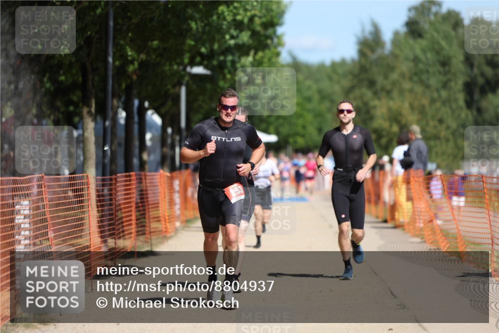 07.09.2025 - 19. Norderstedt Triathlon Michael Strokosch http://msf.ph/oto/8804937 07.09.2025 12:37:04 Laufen 253, 260, 738, 1244, 1369 meine-sportfotos.de