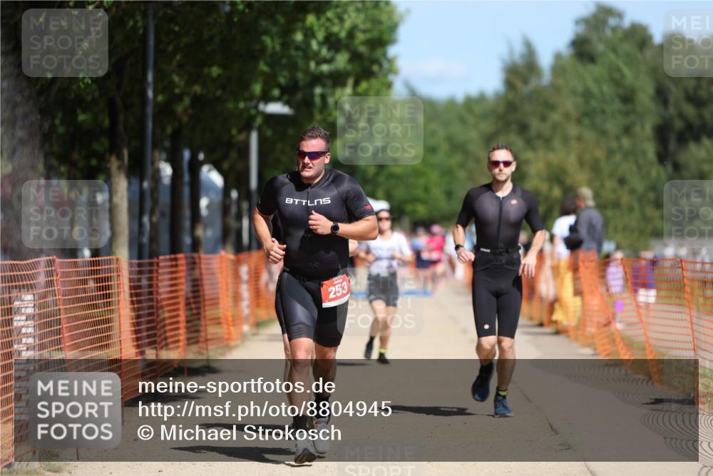 07.09.2025 - 19. Norderstedt Triathlon Michael Strokosch http://msf.ph/oto/8804945 07.09.2025 12:37:05 Laufen 253, 260, 738, 1244 meine-sportfotos.de