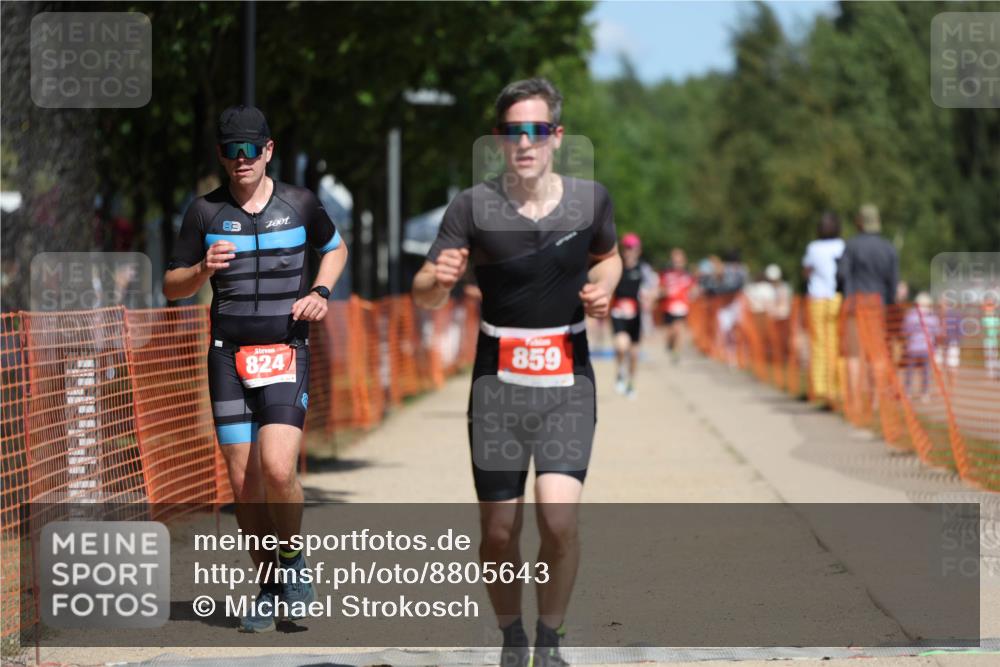 07.09.2025 - 19. Norderstedt Triathlon Michael Strokosch http://msf.ph/oto/8805643 07.09.2025 12:38:01 Laufen 302, 824, 859 meine-sportfotos.de