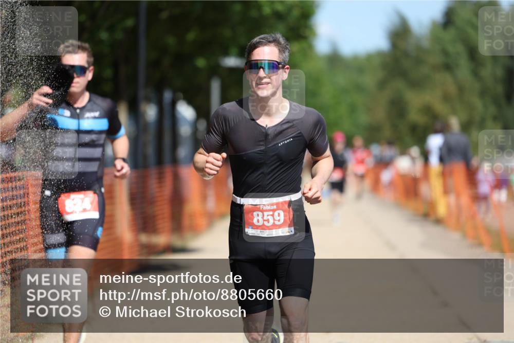 07.09.2025 - 19. Norderstedt Triathlon Michael Strokosch http://msf.ph/oto/8805660 07.09.2025 12:38:02 Laufen 136, 202, 302, 824, 859 meine-sportfotos.de