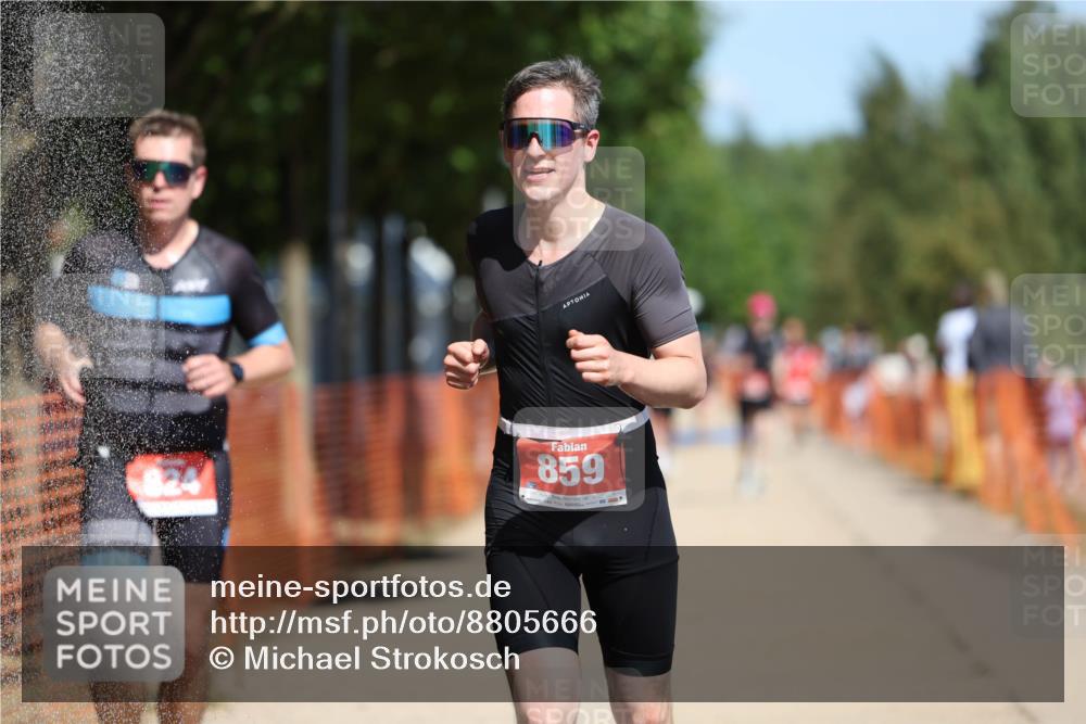 07.09.2025 - 19. Norderstedt Triathlon Michael Strokosch http://msf.ph/oto/8805666 07.09.2025 12:38:02 Laufen 136, 202, 302, 824, 859 meine-sportfotos.de