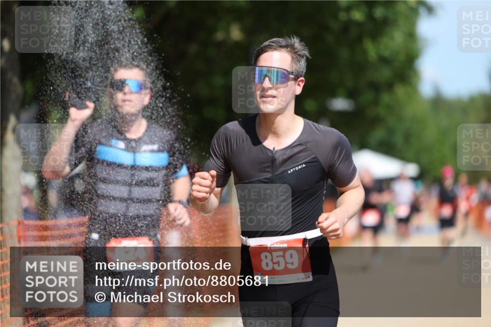 07.09.2025 - 19. Norderstedt Triathlon Michael Strokosch http://msf.ph/oto/8805681 07.09.2025 12:38:02 Laufen 136, 202, 302, 824, 859 meine-sportfotos.de