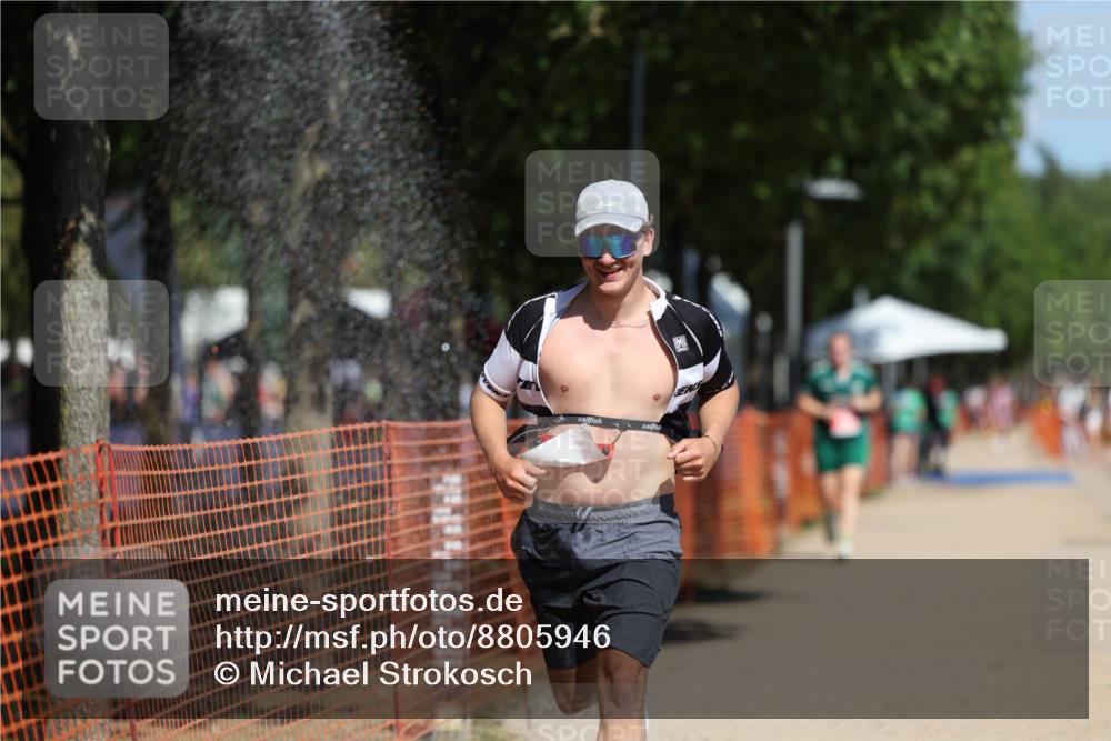 07.09.2025 - 19. Norderstedt Triathlon Michael Strokosch http://msf.ph/oto/8805946 07.09.2025 12:38:26 Laufen 715, 720, 1224 meine-sportfotos.de