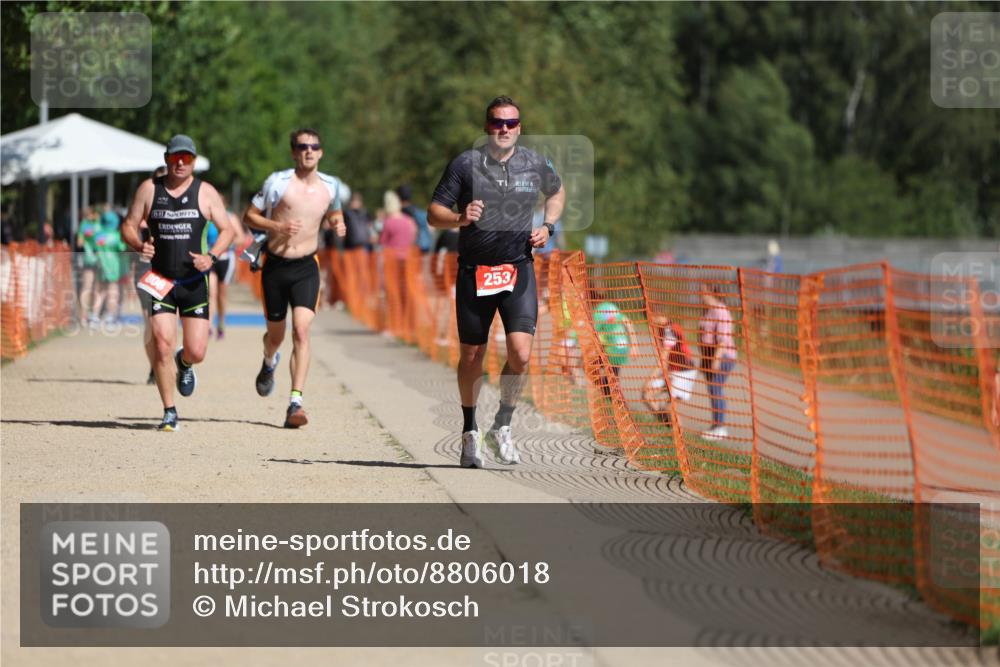 07.09.2025 - 19. Norderstedt Triathlon Michael Strokosch http://msf.ph/oto/8806018 07.09.2025 12:08:47 Laufen 185, 253, 806 meine-sportfotos.de