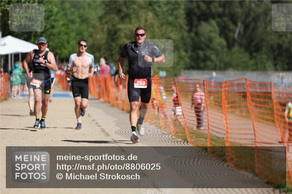 07.09.2025 - 19. Norderstedt Triathlon Michael Strokosch http://msf.ph/oto/8806025 07.09.2025 12:08:48 Laufen 185, 253, 806 meine-sportfotos.de