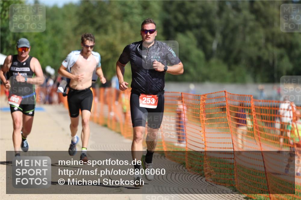 07.09.2025 - 19. Norderstedt Triathlon Michael Strokosch http://msf.ph/oto/8806060 07.09.2025 12:08:50 Laufen 185, 253, 806, 1244 meine-sportfotos.de