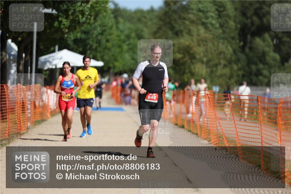 07.09.2025 - 19. Norderstedt Triathlon Michael Strokosch http://msf.ph/oto/8806183 07.09.2025 12:09:12 Laufen 228, 849, 1189 meine-sportfotos.de