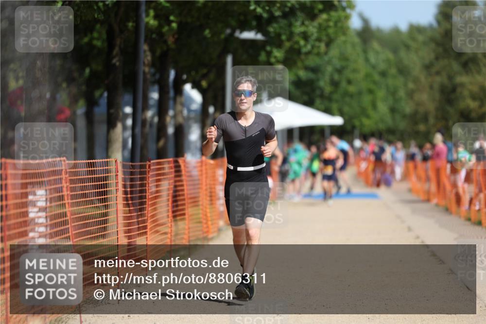 07.09.2025 - 19. Norderstedt Triathlon Michael Strokosch http://msf.ph/oto/8806311 07.09.2025 12:09:31 Laufen 859 meine-sportfotos.de