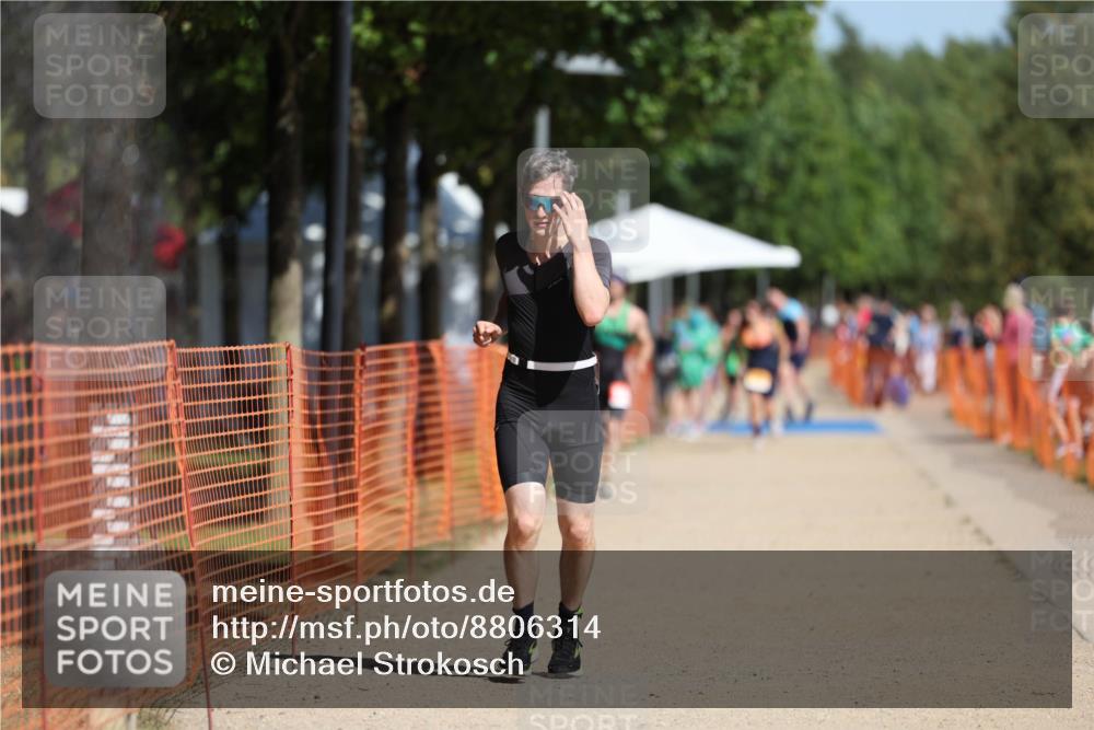 07.09.2025 - 19. Norderstedt Triathlon Michael Strokosch http://msf.ph/oto/8806314 07.09.2025 12:09:31 Laufen 859 meine-sportfotos.de