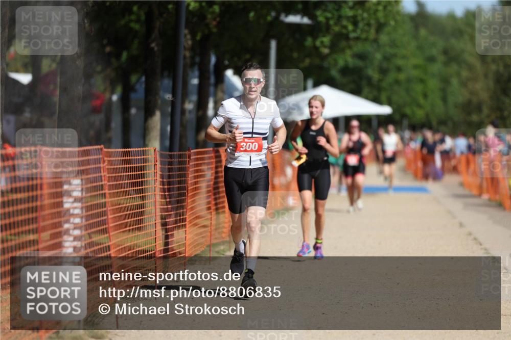 07.09.2025 - 19. Norderstedt Triathlon Michael Strokosch http://msf.ph/oto/8806835 07.09.2025 12:10:46 Laufen 300, 1155 meine-sportfotos.de