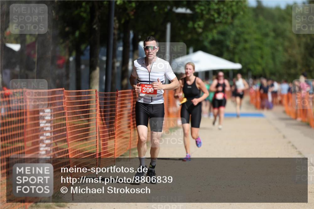 07.09.2025 - 19. Norderstedt Triathlon Michael Strokosch http://msf.ph/oto/8806839 07.09.2025 12:10:46 Laufen 300, 1155 meine-sportfotos.de
