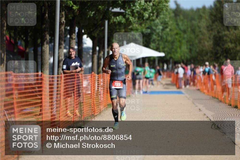 07.09.2025 - 19. Norderstedt Triathlon Michael Strokosch http://msf.ph/oto/8806854 07.09.2025 11:28:33 Laufen 225 meine-sportfotos.de
