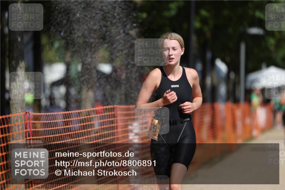 07.09.2025 - 19. Norderstedt Triathlon Michael Strokosch http://msf.ph/oto/8806891 07.09.2025 12:10:52 Laufen 300, 1155 meine-sportfotos.de