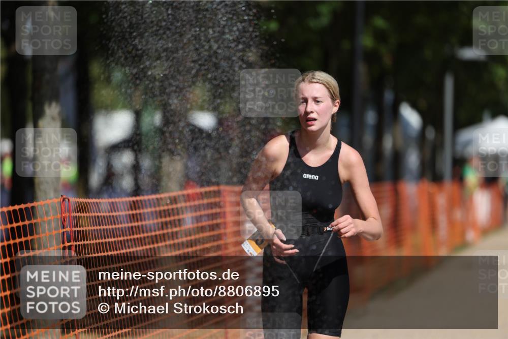 07.09.2025 - 19. Norderstedt Triathlon Michael Strokosch http://msf.ph/oto/8806895 07.09.2025 12:10:52 Laufen 300, 1155 meine-sportfotos.de