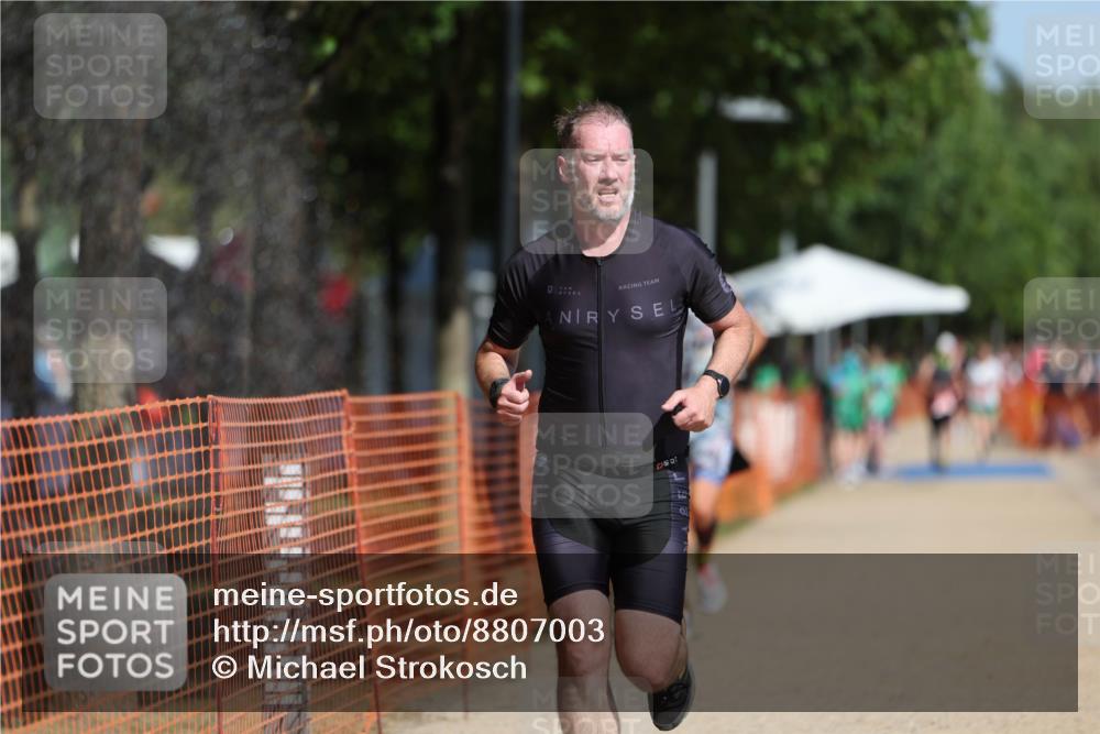 07.09.2025 - 19. Norderstedt Triathlon Michael Strokosch http://msf.ph/oto/8807003 07.09.2025 12:11:16 Laufen 729, 787 meine-sportfotos.de