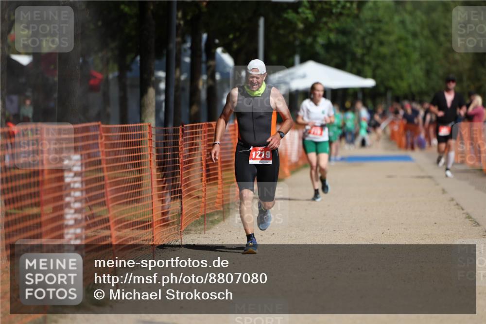 07.09.2025 - 19. Norderstedt Triathlon Michael Strokosch http://msf.ph/oto/8807080 07.09.2025 12:11:32 Laufen 719, 1219 meine-sportfotos.de