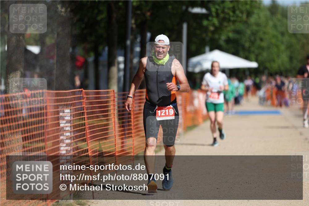 07.09.2025 - 19. Norderstedt Triathlon Michael Strokosch http://msf.ph/oto/8807091 07.09.2025 12:11:34 Laufen 719, 1219 meine-sportfotos.de