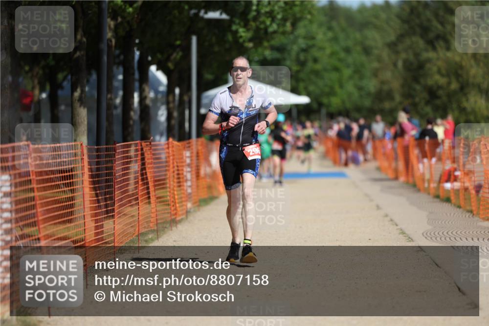 07.09.2025 - 19. Norderstedt Triathlon Michael Strokosch http://msf.ph/oto/8807158 07.09.2025 12:12:06 Laufen 296 meine-sportfotos.de