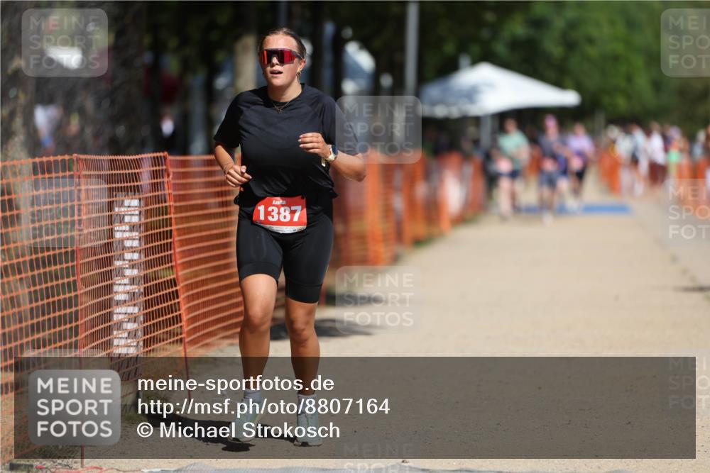 07.09.2025 - 19. Norderstedt Triathlon Michael Strokosch http://msf.ph/oto/8807164 07.09.2025 12:40:55 Laufen 802, 1387 meine-sportfotos.de