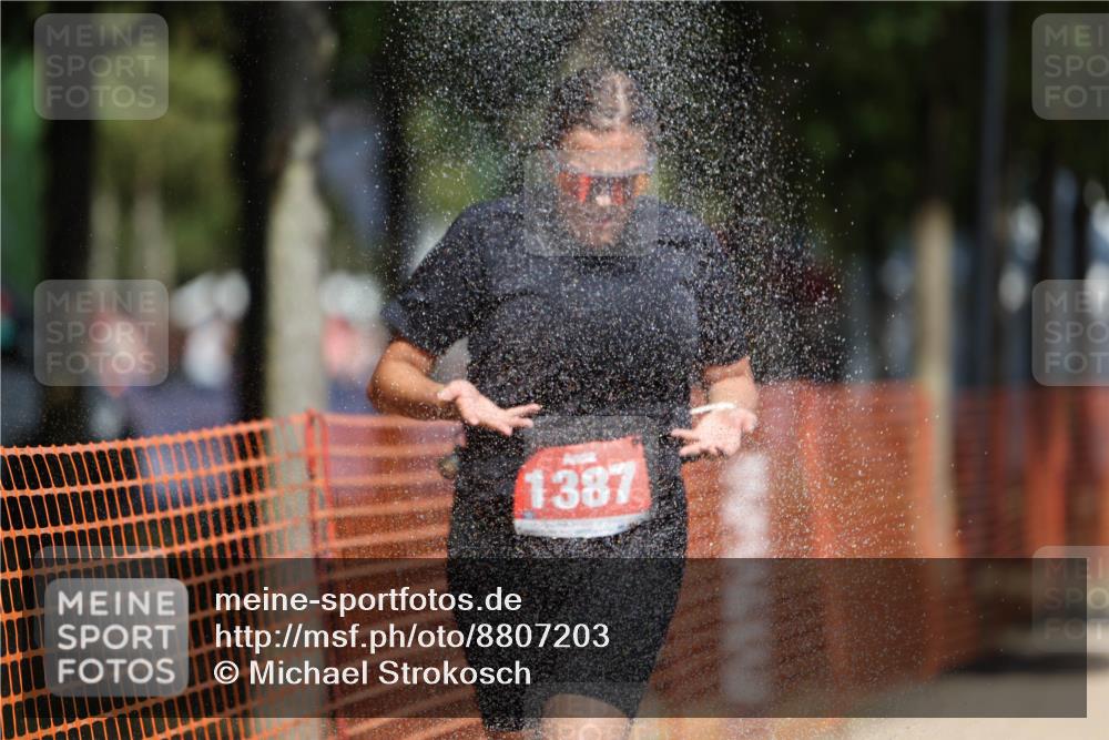 07.09.2025 - 19. Norderstedt Triathlon Michael Strokosch http://msf.ph/oto/8807203 07.09.2025 12:40:57 Laufen 802, 1387 meine-sportfotos.de