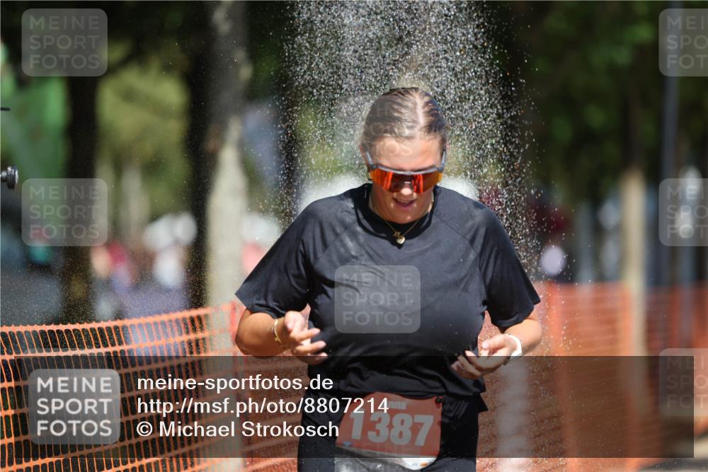 07.09.2025 - 19. Norderstedt Triathlon Michael Strokosch http://msf.ph/oto/8807214 07.09.2025 12:40:57 Laufen 802, 1387 meine-sportfotos.de