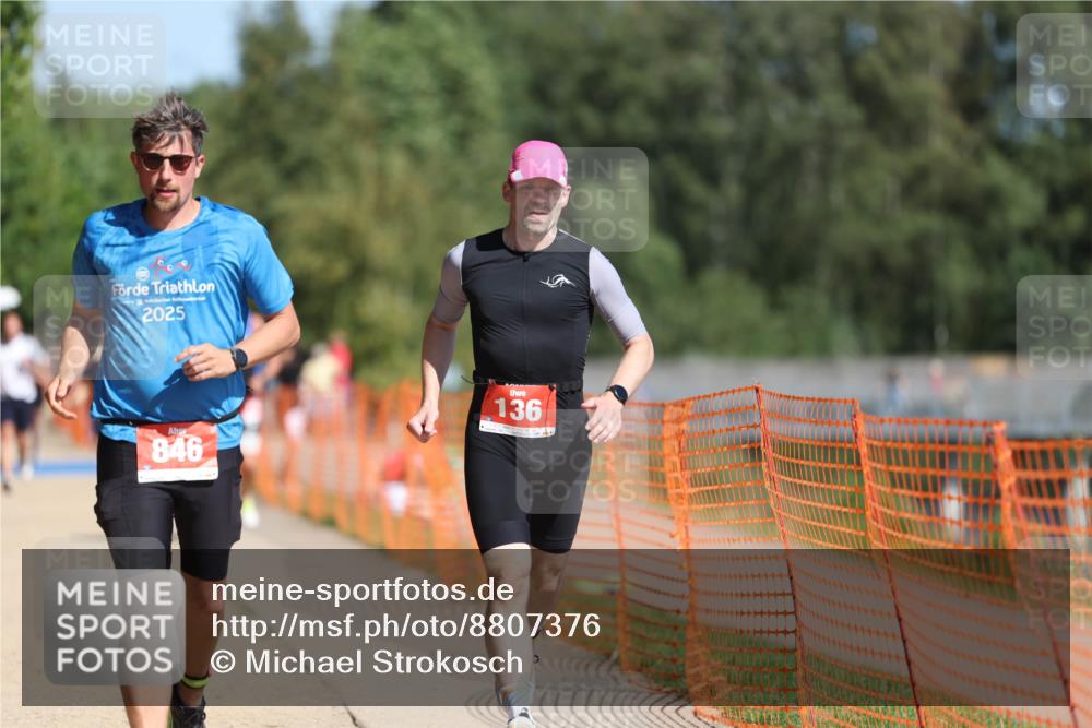 07.09.2025 - 19. Norderstedt Triathlon Michael Strokosch http://msf.ph/oto/8807376 07.09.2025 12:12:47 Laufen 136, 800, 846 meine-sportfotos.de
